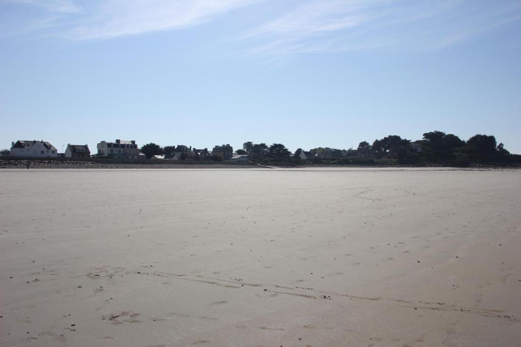 Le Chateau De Sable Plougasnou Rom bilde